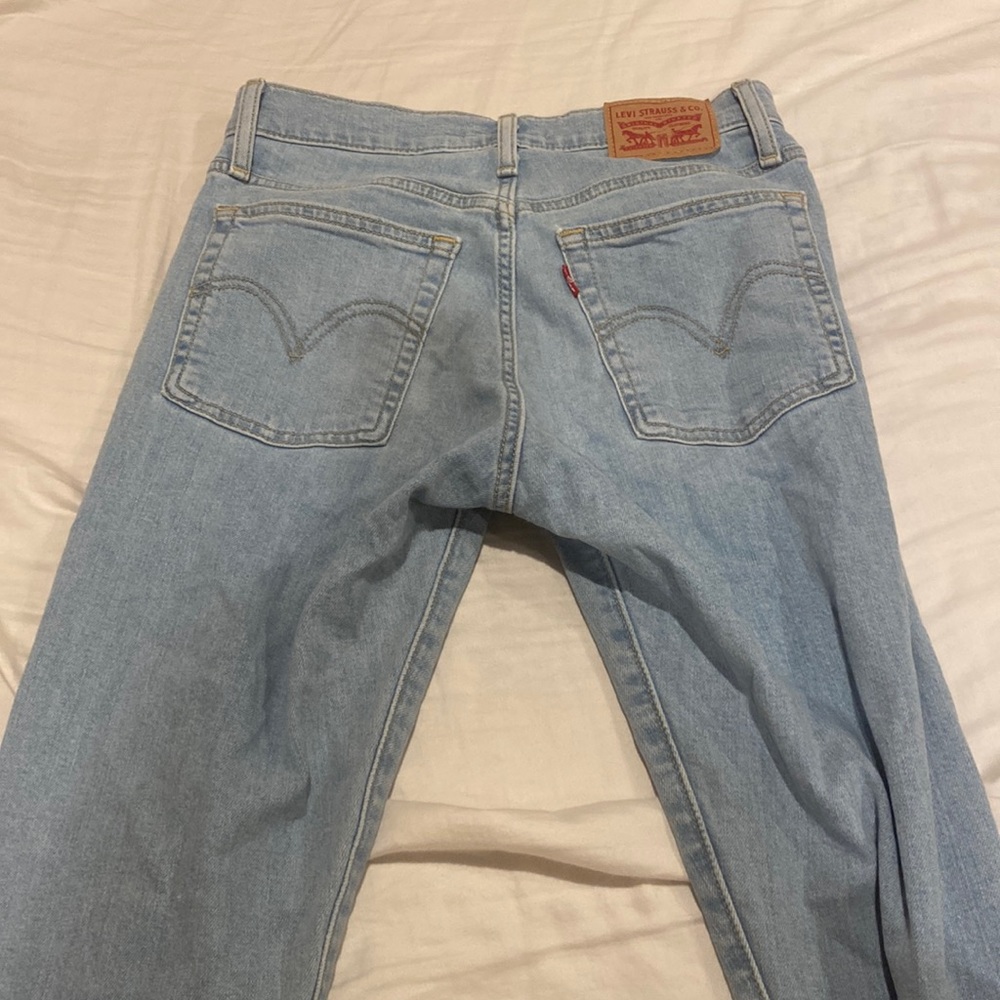 light wash levi jeans